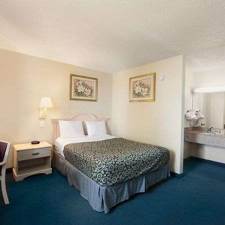 Days Inn Pensacola North Ferry Pass エクステリア 写真