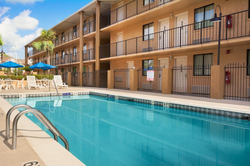 Days Inn Pensacola North Ferry Pass エクステリア 写真
