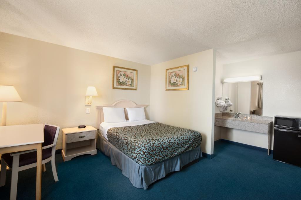 Days Inn Pensacola North Ferry Pass エクステリア 写真