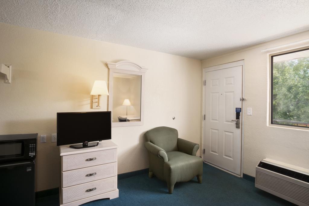 Days Inn Pensacola North Ferry Pass エクステリア 写真