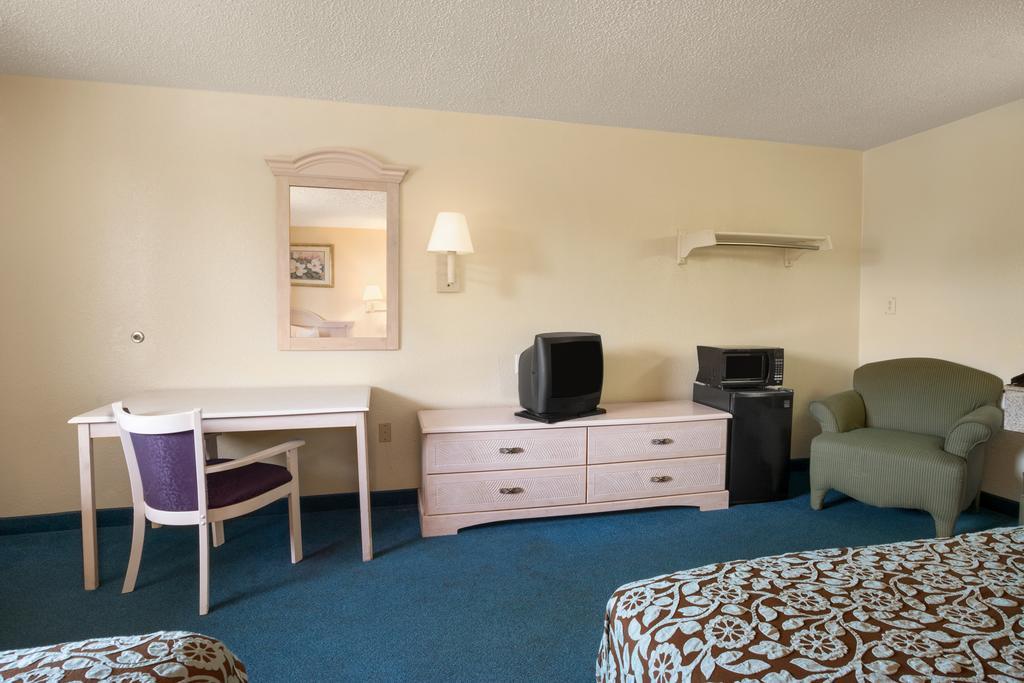 Days Inn Pensacola North Ferry Pass エクステリア 写真