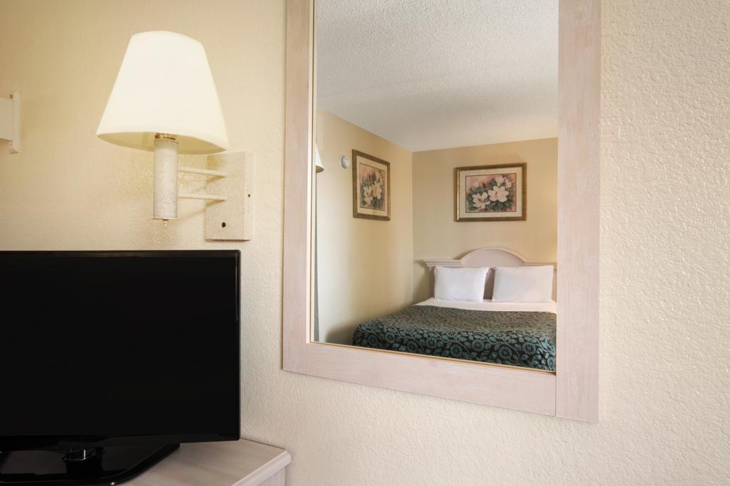 Days Inn Pensacola North Ferry Pass エクステリア 写真