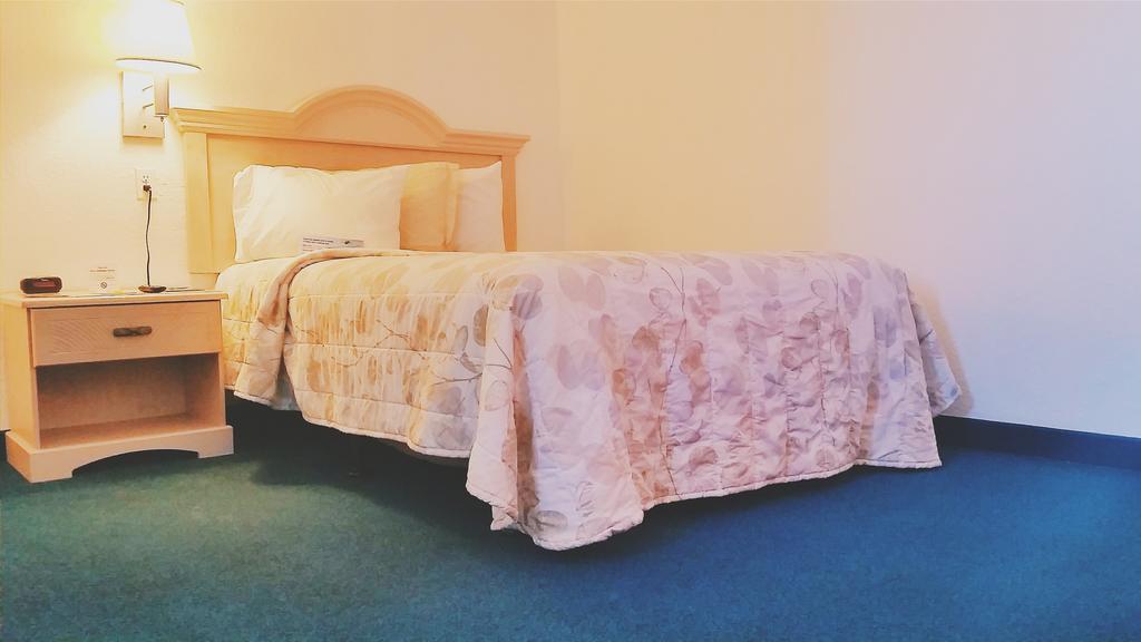 Days Inn Pensacola North Ferry Pass エクステリア 写真